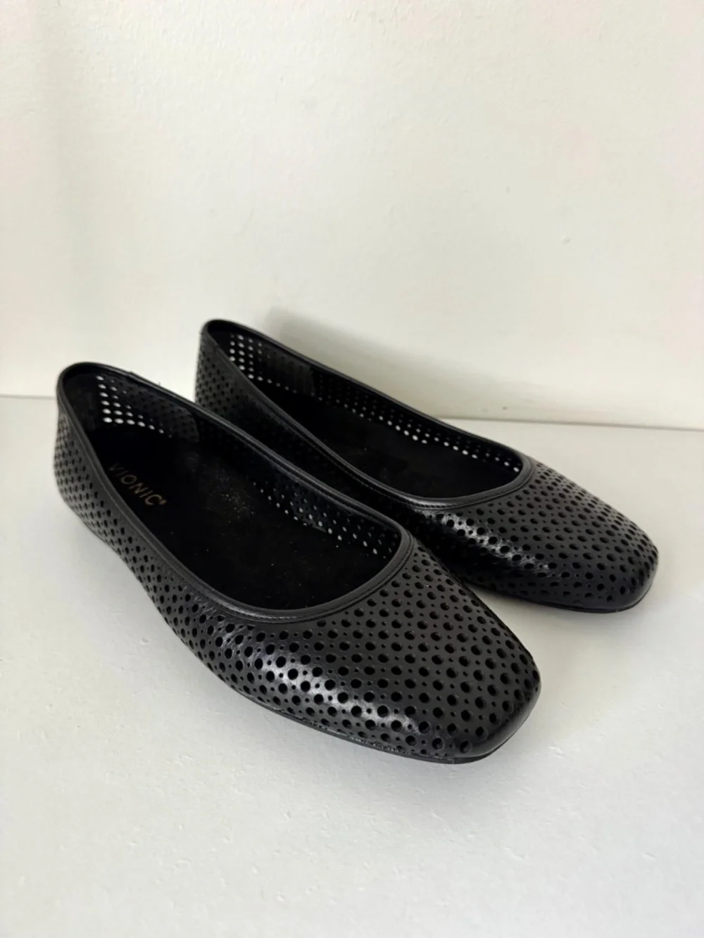 Vionic Orinda Perf Black Leather Perforated Ballet Flats Square Toe Comfort 9.5